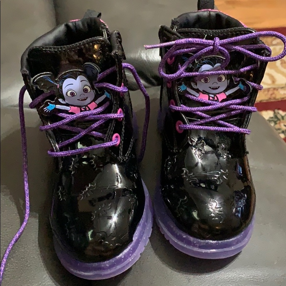 Vampirina boots 9